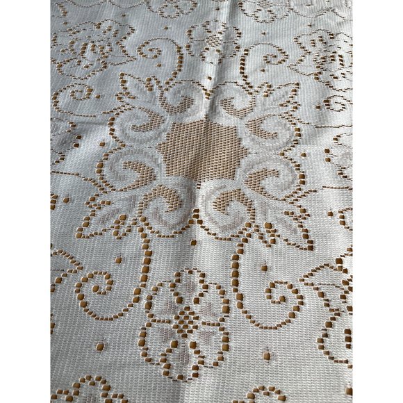 Square cream lace look fabric tablecloth - Picture 2 of 5